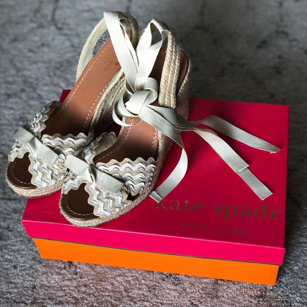 Kate Spade Wrap Wedge EUC